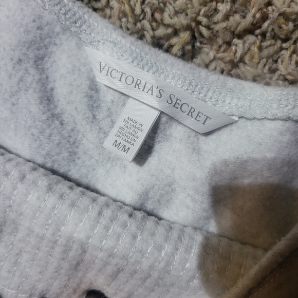 Vs sequins off shoulder sweatshirt - Picture 2 of 2